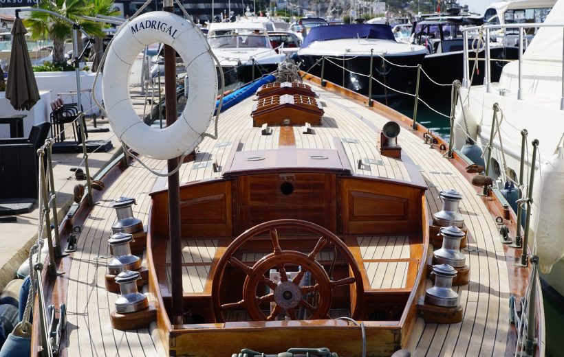 The Priceless Advantage of Having a Native-Speaking Hostess on Board: Elevating the Experience of a Boat Trip